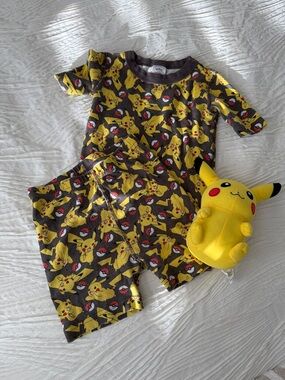 Hanna Andersson Kids Yellow Pikachu Short Sleeve Pajama Set